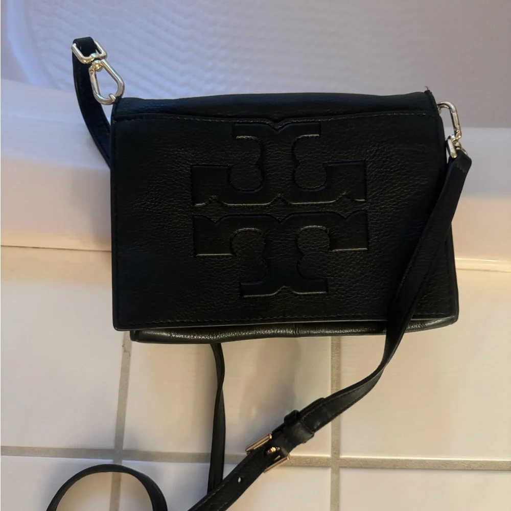 Tory Burch Black Pebbled Leather Logo Crossbody Bag Gold Hardware
